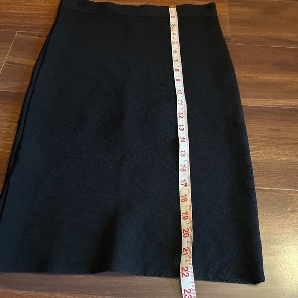 BCBGMAXAZRIA Black Pull On Skirt size Small - Picture 5 of 7
